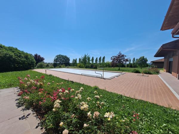 Maison d’architecte avec vue panoramique et piscine
