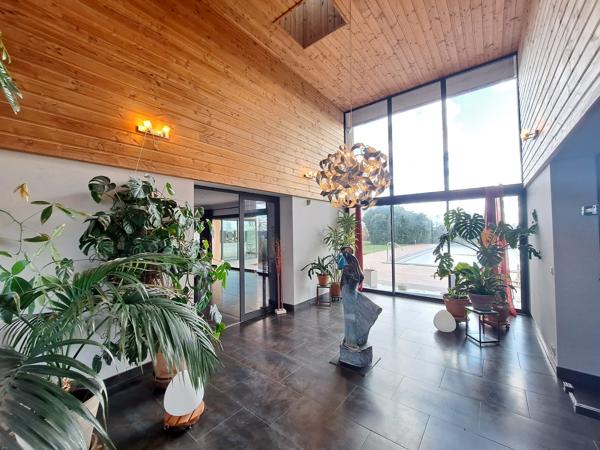 Maison d’architecte avec vue panoramique et piscine