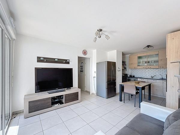 Rare sur le secteur - Appartement centre ville de Meaux - 3 pièces - 2 chambres - une place de parking et un jardin