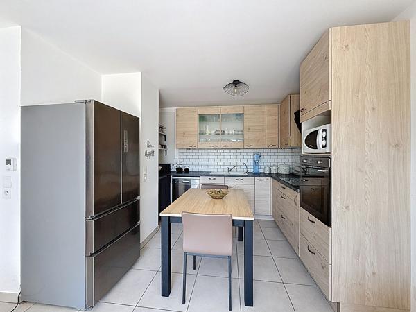 Rare sur le secteur - Appartement centre ville de Meaux - 3 pièces - 2 chambres - une place de parking et un jardin