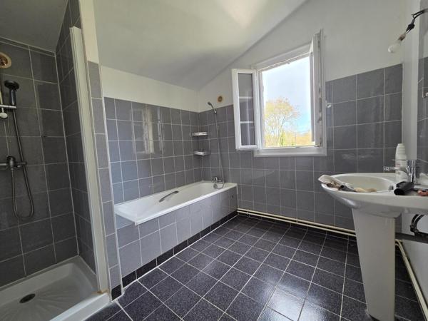 Maison à SAINT-JEAN-D'ANGELY, 17400 - 5 pièces 129m²