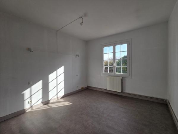 Maison à SAINT-JEAN-D'ANGELY, 17400 - 5 pièces 129m²