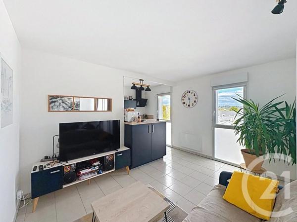Appartement à vendre  3 pièces - 67,32 m 2   LAVAL  - 53