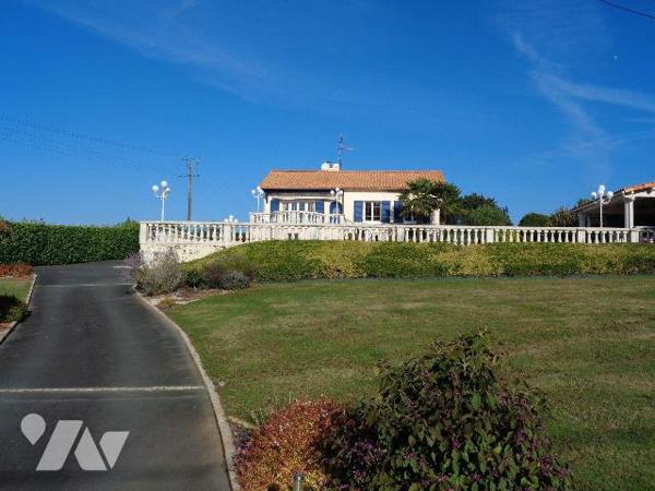 SEVREMONT - A quelques minutes des Herbiers et du Puy du Fou, découvrez cette charmante maison ...