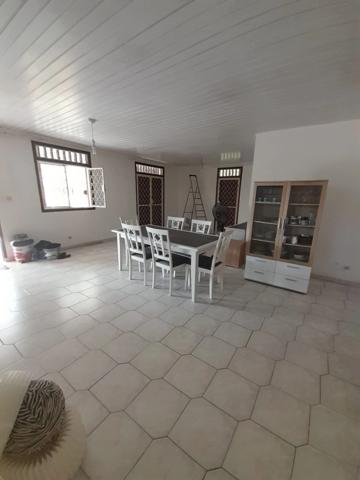 Maison avec travaux à vendre: 4 pièces (973)