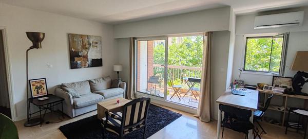 Perpignan Centre Ville  Quai  Vauban  . Appartement de standing de 46.50 m2  avec  terrasse