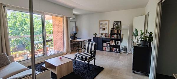 Perpignan Centre Ville  Quai  Vauban  . Appartement de standing de 46.50 m2  avec  terrasse