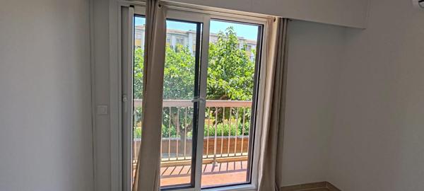 Perpignan Centre Ville  Quai  Vauban  . Appartement de standing de 46.50 m2  avec  terrasse