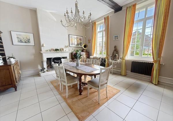 ENSEMBLE IMMOBILIER AVEC RENTABILITÉ LOCATIVE IMMÉDIATE 

Cet ensemble immobilier , composé d'une maison d'habitation de caractère  , de deux appartements loués et de boxs de stockage, vous séduira par son charme et son potentiel !

La maison d'habitation, idéale pour une famille nombreuse, a su conserver le charme de l'ancien et dispose de superbes volumes !
Au rez de chaussée, les deux halls d'entrée desservent une spacieuse cuisine aménagée et équipée donnant sur un joli jardin, une grande pièce de vie de  60 m2 , un  petit salon , une  salle à manger avec cheminée à foyer ouvert  et un  bureau.
L'espace nuit se situe au premier étage avec cinq grandes chambres parquetées, ainsi qu'une salle de bain mixte et une lingerie.
Le second étage a été aménagé en une grande salle de 80 m2 qui pourra faire office de salle de jeux ou salle de réception.

Cet ensemble vous offre une RENTABILITE LOCATIVE IMMEDIATE de  33 000 euros / an grâce à un bâtiment composé de  35 boxs de stockage et deux appartements ( un T2 et un T1) , tous dejà  loués, 
Vous pourrez également aménager des boxs supplémentaires.

L'extérieur se compose d'une grande cour en macadam et d'un jardin  de + 1000 m2 , totalement clôturé.

Cet ensemble dispose de prestations qualitatives ( chauffage au gaz de ville, menuiseries PVC double vitrage, adoucisseur ...) et vous permettra de bénéficier des  commodités de la commune ( commerces, école, collège ....) à proximité.

À seulement 1h30 en train de Paris, 20 mins de Saint Quentin et 40 mins de Cambrai, ce bien est une vraie opportunité pour un  projet de vie durable .

CONTACTEZ MOI POUR UNE VISITE !