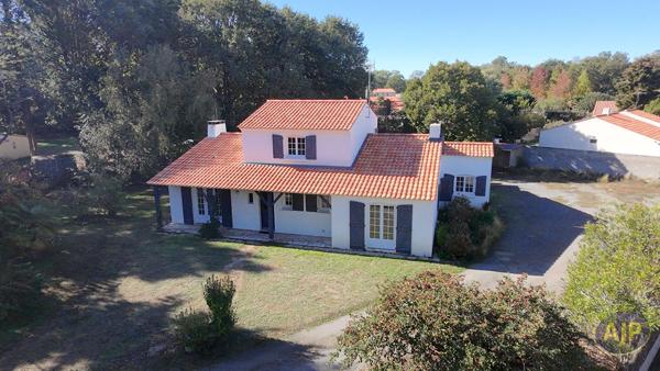 Maison à vendre Challans - 6 pièces, 136m² avec 4 chambre(s) à 310 000€ - AJP Immobilier Challans