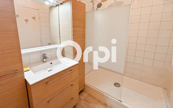 Appartement à louer    3 pièces • 83 m2 Calais