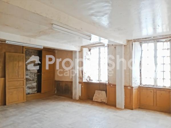 À vendre – Ancien presbytère à réinventer, 10 min de Vire Normandie.