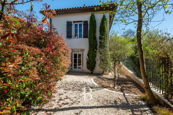 Massieux, Maison de village 3 Chambres -  221 m² à vendre