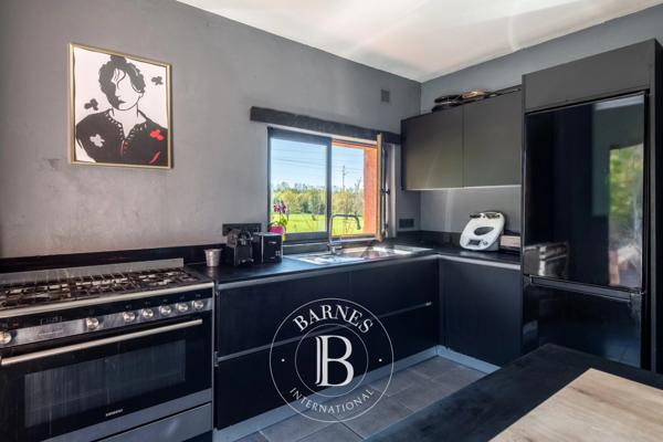 Massieux, Maison de village 3 Chambres -  221 m² à vendre