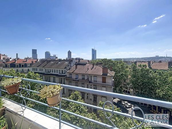 BROTTEAUX – DERNIER ÉTAGE – VUE PANORAMIQUE À COUPER LE SOUFFLE