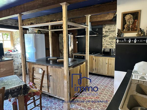 Corps de ferme La Salvetat Peyrales 128 m², 3 ch, grange, hangar sur 18 881 m² de terrain