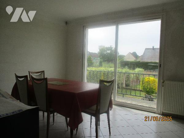 A EPPEVILLE (80400),  Une maison d'habitation  sur sous sol , de plain pied