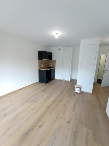LOCATION ANGERS * T2 * 108 * FOGLIA *,  
Angers 49000