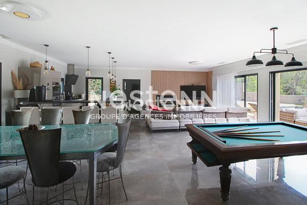 Maison Draguignan 5 pièces 155 m2 + couloir de nage 12X3 + garage sur terrain de 4092m²