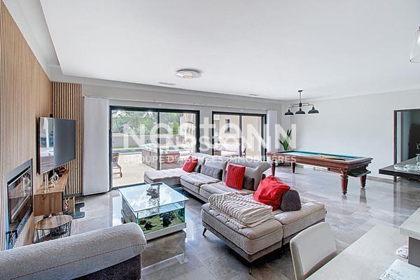 Maison Draguignan 5 pièces 155 m2 + couloir de nage 12X3 + garage sur terrain de 4092m²