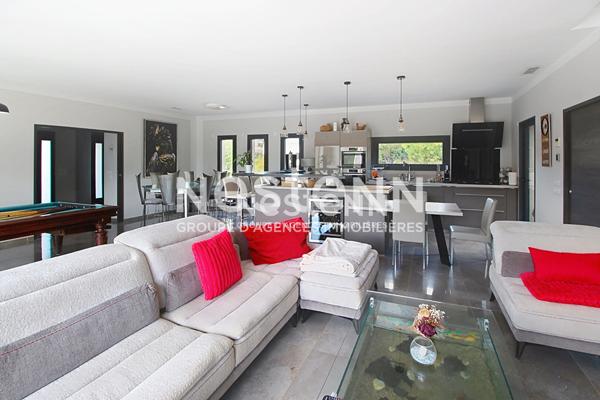 Maison Draguignan 5 pièces 155 m2 + couloir de nage 12X3 + garage sur terrain de 4092m²