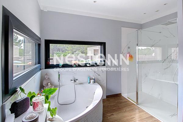 Maison Draguignan 5 pièces 155 m2 + couloir de nage 12X3 + garage sur terrain de 4092m²