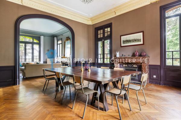 Propriete
                                                                                                                                                                                                                                                                                                                        25 pièce(s)                                                                                                                                                                                                          20 chambre(s)                                                                                                                                                                                                          1000  m²