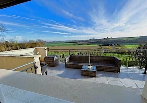 VILLA récente 194m² avec STUDIO 33m² à 22mn d'AMIENS-Sud/Hôpital (CHU)