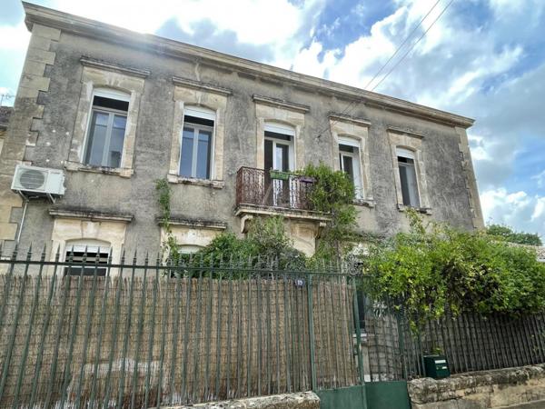 MAISON DE MAITRE ENV 128M² HABITABLES 3 CHAMBRES ET COUR