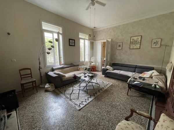 MAISON DE MAITRE ENV 128M² HABITABLES 3 CHAMBRES ET COUR
