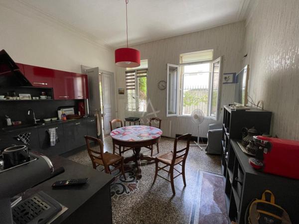 MAISON DE MAITRE ENV 128M² HABITABLES 3 CHAMBRES ET COUR