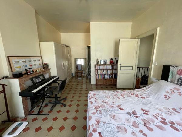 MAISON DE MAITRE ENV 128M² HABITABLES 3 CHAMBRES ET COUR