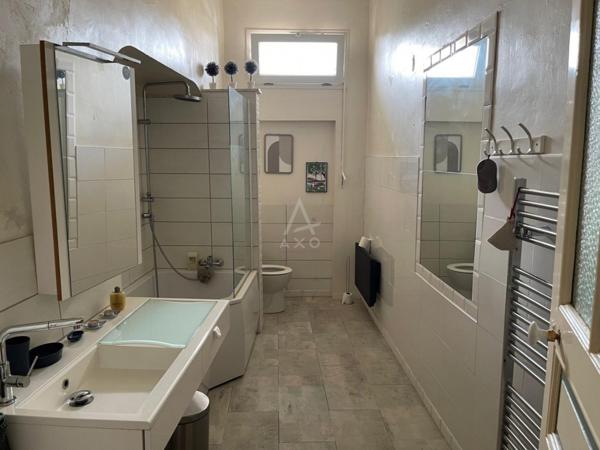 MAISON DE MAITRE ENV 128M² HABITABLES 3 CHAMBRES ET COUR