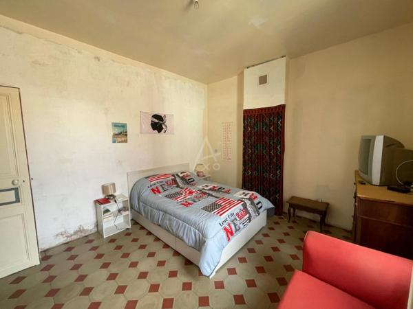 MAISON DE MAITRE ENV 128M² HABITABLES 3 CHAMBRES ET COUR