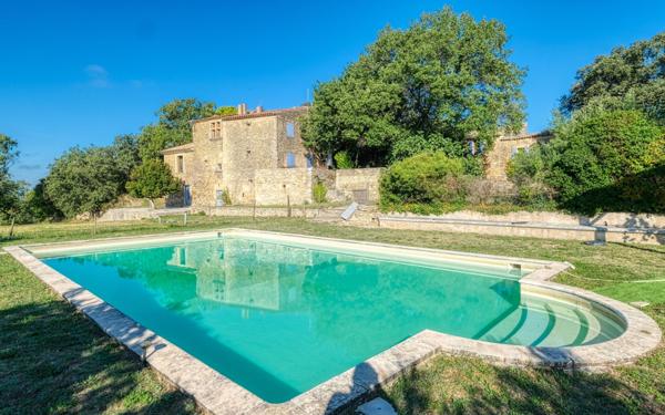 Maison à vendre    5 pièces • 247 m2 Cucuron