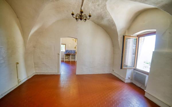 Maison à vendre    5 pièces • 247 m2 Cucuron