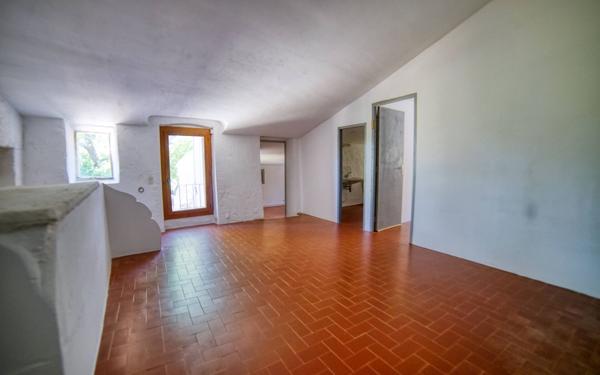 Maison à vendre    5 pièces • 247 m2 Cucuron