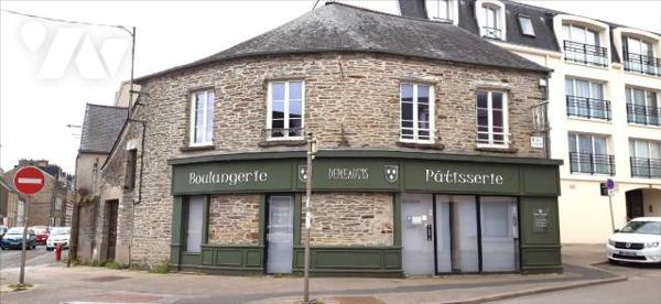 IMMEUBLE A USAGE MIXTE EQUEURDREVILLE : BOULANGERIE + APPARTEMENT T4 AU-DESSUS