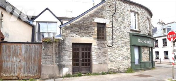 IMMEUBLE A USAGE MIXTE EQUEURDREVILLE : BOULANGERIE + APPARTEMENT T4 AU-DESSUS