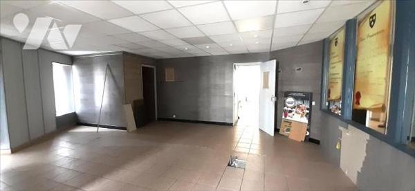 IMMEUBLE A USAGE MIXTE EQUEURDREVILLE : BOULANGERIE + APPARTEMENT T4 AU-DESSUS