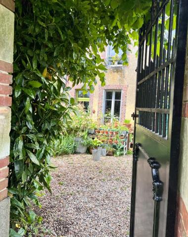 MAISON DE CARACTERE 175 M2  TGV VENDOME 20MN