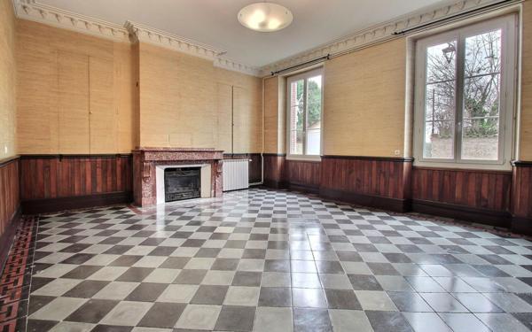 Maison à louer    7 pièces •  Saint-Sulpice-la-Pointe