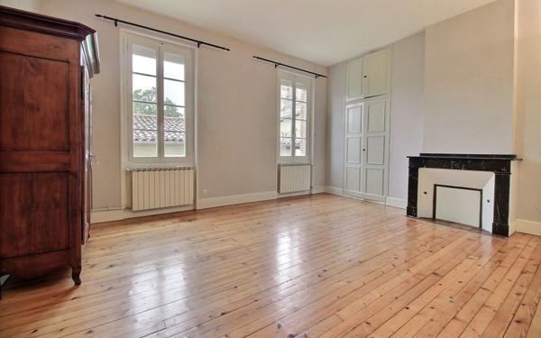 Maison à louer    7 pièces •  Saint-Sulpice-la-Pointe