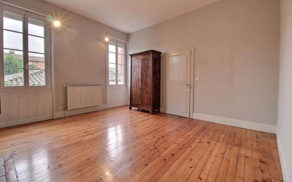 Maison à louer    7 pièces •  Saint-Sulpice-la-Pointe