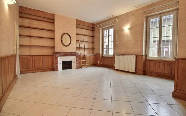 Maison à louer    7 pièces •  Saint-Sulpice-la-Pointe