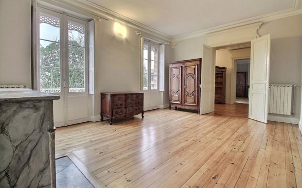 Maison à louer    7 pièces •  Saint-Sulpice-la-Pointe