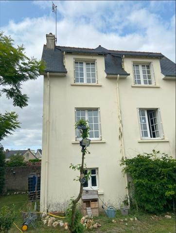 À vendre - Maison mitoyenne 1 côté, 5 pièces située à Carhaix-Plouguer (29270)
