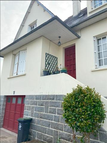 À vendre - Maison mitoyenne 1 côté, 5 pièces située à Carhaix-Plouguer (29270)