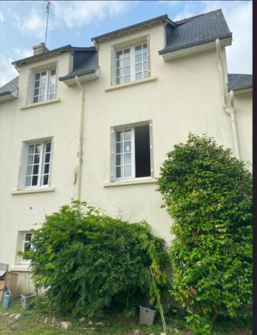 À vendre - Maison mitoyenne 1 côté, 5 pièces située à Carhaix-Plouguer (29270)