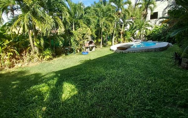 Immeuble à vendre    15 pièces •  Le Gosier